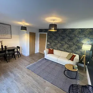 Holiday home 3 Double Bed Luxurious House Near Heathrow Airport, Staines-upon-Thames